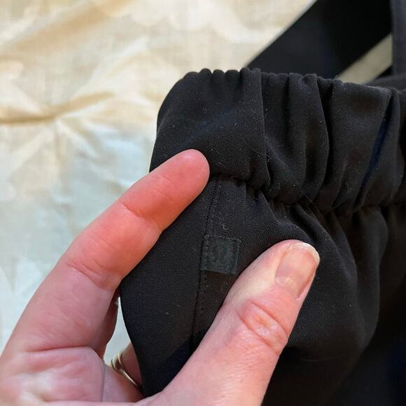 Lululemon Noir Crop
Black Style Number: W6AYAS size 2 - Picture 9 of 12